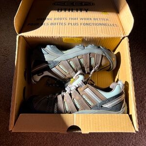 Women’s Keen steel toe shoe